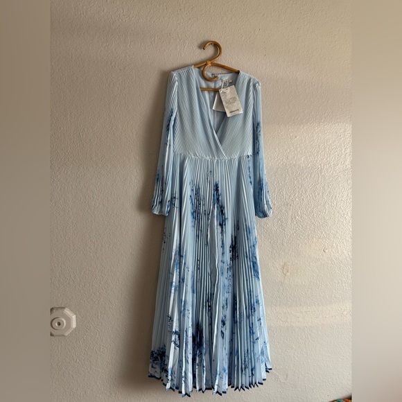 NWT FEHAUTE Blue Pleated Floral Print Maxi Dress - Picture 3 of 5